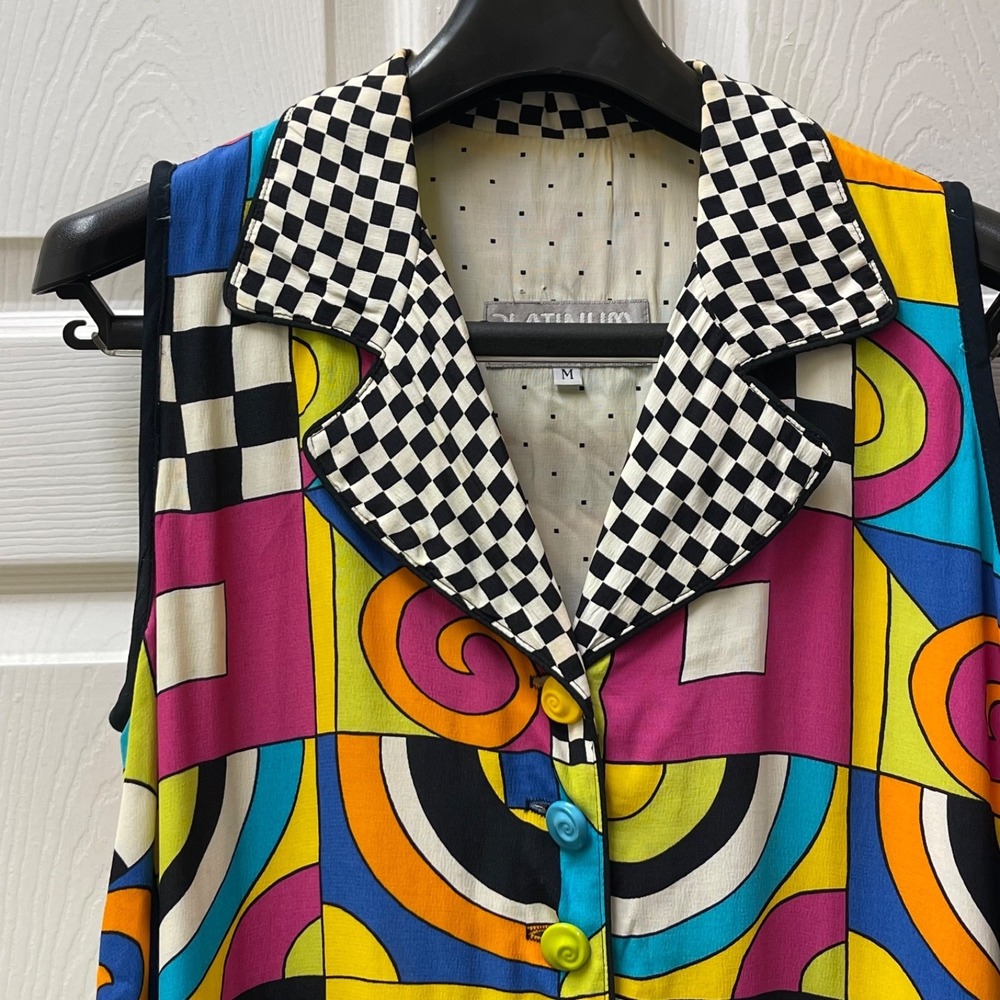Colorful Geometric Sleeveless Tunic with Checkerboard Collar - M